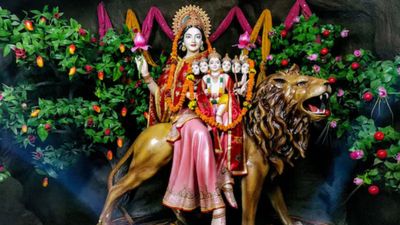 Navratri Day 5 Wishes: नवरात्रि के पांचवे दिन, अपने प्रियजनों को भेजें ये भक्तिपूर्ण संदेश और शायरी