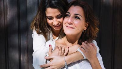 Mothers Day 2026: 40 की उम्र में भी दिखना है 25 जैसा? मां की थाली में शामिल करें ये 7 सुपरफूड्स