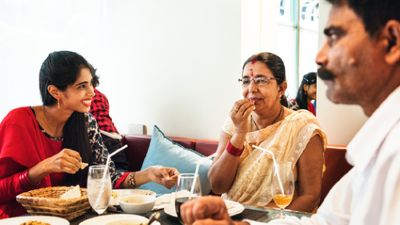 Before You Pick Up That Fork, Here’s Why Eating With Hands Could Be The Smarter Habit