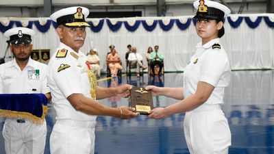 First Woman Fighter Pilot: Aastha Poonia Earns Her Wings of Gold, Flies Straight Into Indian Naval History