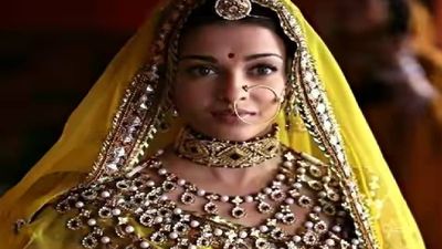 Did You Know Aishwarya’s Jodhaa Akbar Jewellery Was Made of 200 kg of Real Gold? Here’s the Story