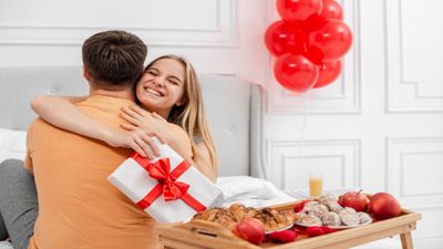 Valentine’s Day Gift Guide: Chic and Trfinishy Picks for Your Fashionista Partner