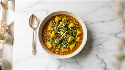 Aloo Matar Recipe: Your Everyday Comfort Curry