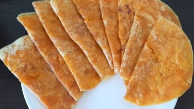 ಯುಗಾದಿಗೆ ಸ್ಪೆಷಲ್ ಹೊಸ ರೀತಿಯ ಕ್ಯಾರೆಟ್ ಒಬ್ಬಟ್ಟು: ಬಾಯಲ್ಲಿ ನೀರು ತರಿಸುವ ಸಿಹಿ