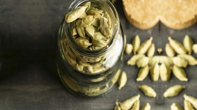 ഭക്ഷണത്തിന് ശേഷം ഏലക്കായ ചവക്കുന്ന ശീലമുണ്ടോ? നിങ്ങളറിയാതെ നിങ്ങള്ക്ക് ലഭിക്കുന്നത് ഇതെല്ലാം