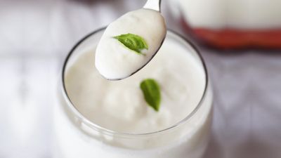 തൈര് കഴിക്കുമ്പോള്‍ നൂറായിരം സംശയങ്ങളോ? മത്സ്യത്തിനൊപ്പം, രാത്രിയില്‍: ഉത്തരങ്ങള്‍ ഇവിടെയുണ്ട്