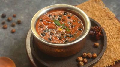 ஸ்ரீரங்கம் ஸ்பெஷல் வத்த குழம்பு ரெசிபி... ஒரு தடவ செஞ்சு பாருங்க... இனிமே எல்லா வாரமும் செய்வீங்க...!