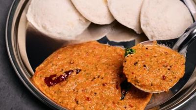 தக்காளி சட்னியை ஒருவாட்டி இந்த பக்குவத்துல செய்யுங்க.. வீட்டுல எல்லாரும் 2 இட்லி எக்ஸ்ட்ரா சாப்பிடுவாங்க...