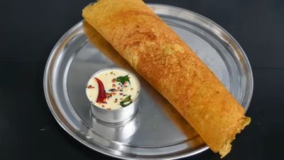 பச்சை பயறு தோசையும்.. வேர்க்கடலை சட்னியும்.. - எப்படி செய்றது-ன்னு பாத்து ஒருடைம் ட்ரை பண்ணுங்க..