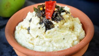 இட்லி, தோசைக்கு ஏற்ற பச்ச மாங்கா வேர்க்கடலை சட்னி - சிம்பிளா எப்படி செய்யணும் தெரியுமா?