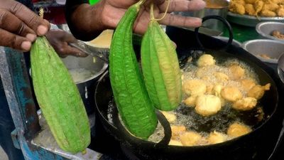 నోట్లో వేసుకుంటే కరిగిపోయే బీరకాయ బజ్జీ.. కేవలం నిమిషాల్లో ఇలా రెడీ చేసుకోండి