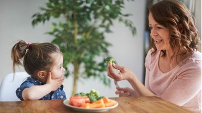 తల్లిదండ్రులూ అలెర్ట్..ఏడాదిలోపు పిల్లలకు పొరపాటున కూడా ఇవి తినిపించొద్దు!