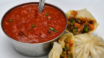 పక్కా స్ట్రీట్ స్టైల్ మోమోస్ చట్నీ..దీన్ని నంజుకొని తింటుంటే ఎన్నైనా అలా పోతూ ఉంటాయ్!