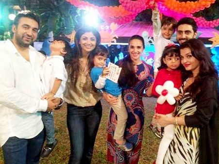 পার্টিতে