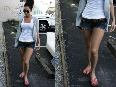 হটপ্যান্টের সঙ্গে