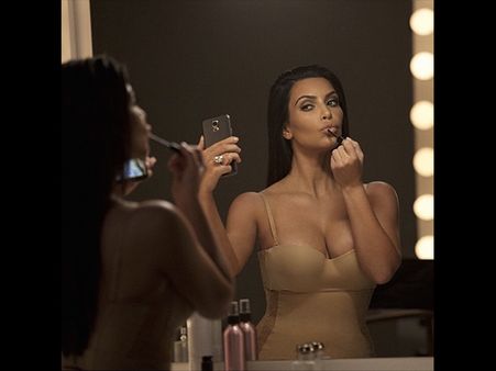 মেক আপ সেলফি