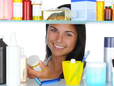 বাথরুমেই টুথব্রাশ রাখা বাথরুমেই টুথব্রাশ রাখা