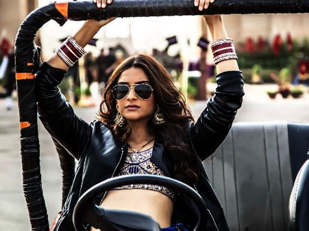 নিজেকে জাহির করবেন না