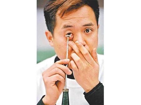 চোখের সাহায্যে আঁকা