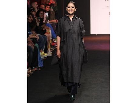  মণীষা কৈরালা