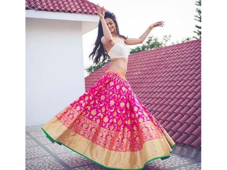 8. ছাপা সিল্ক স্কার্ট: 