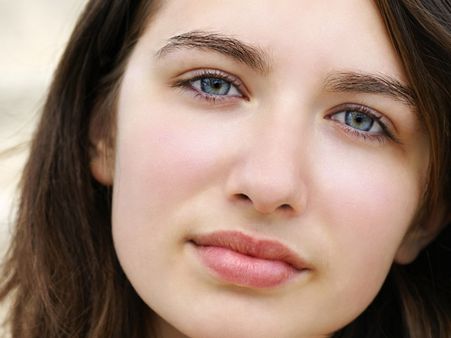 ১. ত্বককে উজ্জ্বল করে: