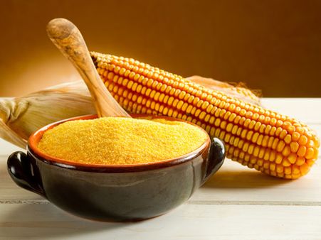 ৭. খাবার সোডা এবং কর্ন ফ্লাওয়ার: