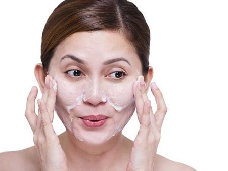 ৭. ত্বককে ভেতর থেকে পরিষ্কার করে: