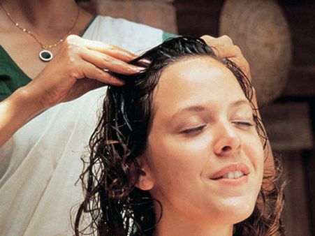 ১. তেল মাসাজ: