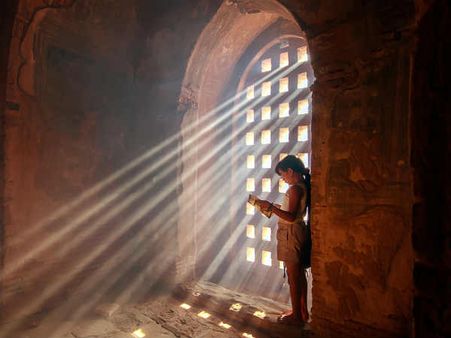 ৪. ঠাকুর ঘর: