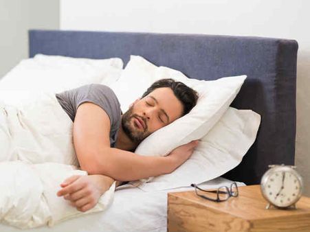 ৮. তখন ঘুমতে যাবেন: