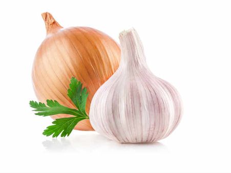১. রসুন এবং পেঁয়াজ: