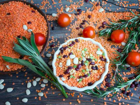 ৫. মটরশুঁটি, ডাল এবং টমাটো: