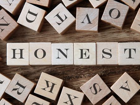 ১. সোজা গাছ ঝড়ে পরে যায়: