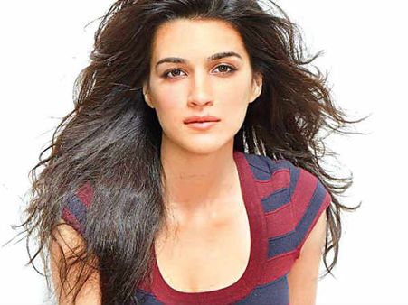 ৩. মেকআপ হবে ছিমচাম: