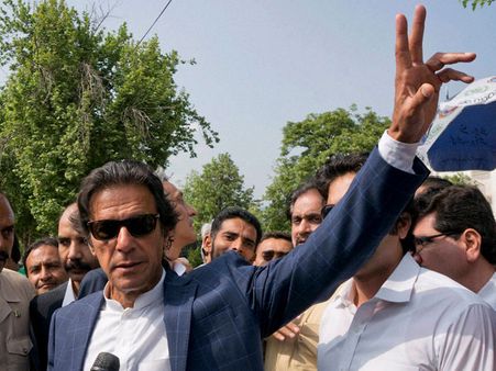 ৩. ইমরান খান: