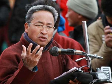 পালিয়ে আসা দিল্লিতে: