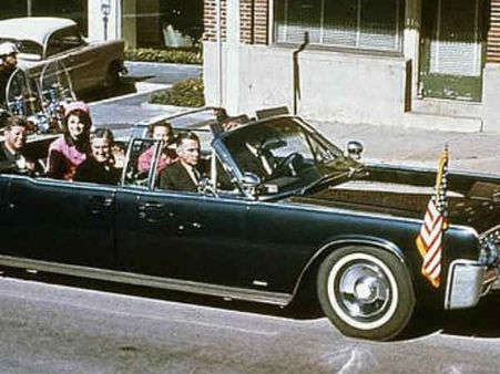 গাড়ি আর থিয়েটার: