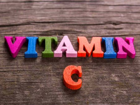 ভিটামিন সি-এর ঘাটতি পূরণ করে: