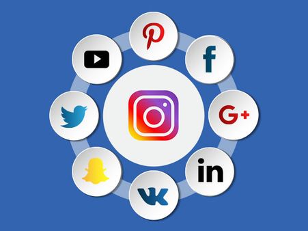 ইন্টারনেটের ব্যবহার আমাদের মনকে কমজোরি করে তোলে: