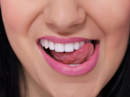 ৬. দাঁতের যত্নে নিমপাতা 