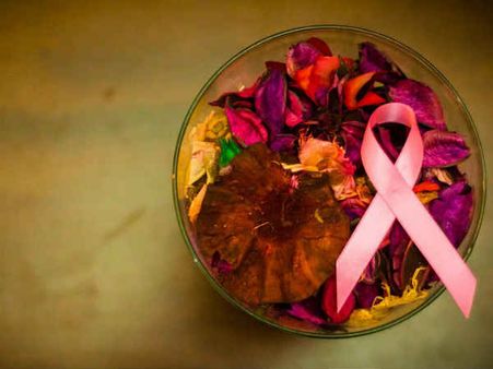 ক্যান্সার রোগকে প্রতিরোধ করে: