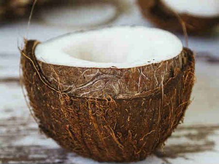 ২. নারকেল তেল: 