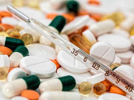 ৩. ওষুধ খেতে হবে বুঝেশুনে: