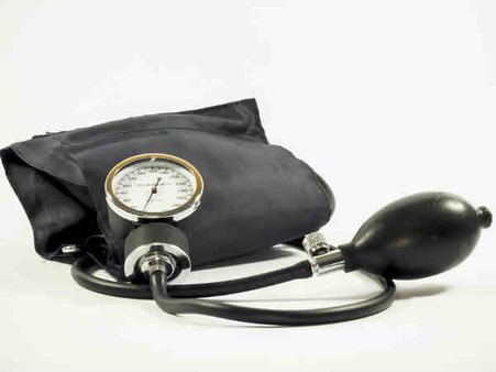 ২. রক্তচাপকে বেঁধে রাখে: