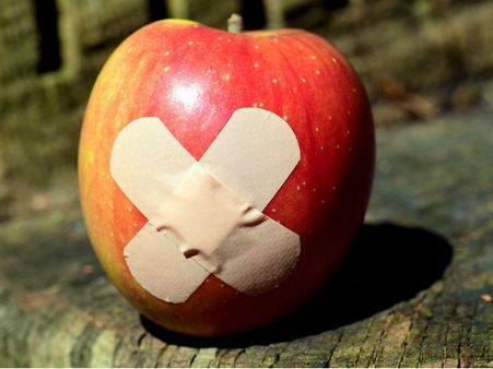 ৮. ক্ষতস্থানে লাগালে উপকার মেলে: