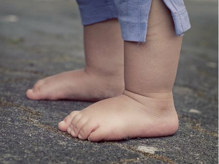 ৫. নবজাতকে টানা ৬মাস মায়ের দুধ খাওয়াতে ভুলবেন না: