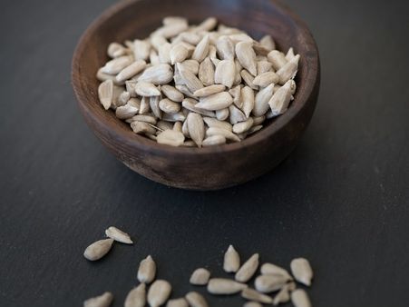  ১০. সূর্যমুখী বীজ: