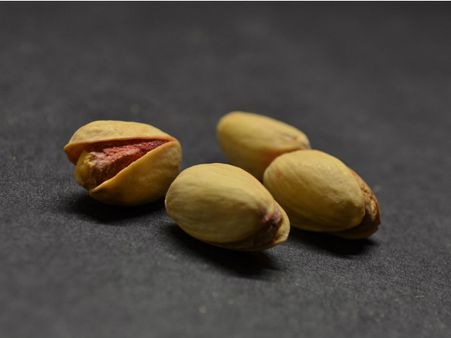 ৪. পেস্তাবাদাম: