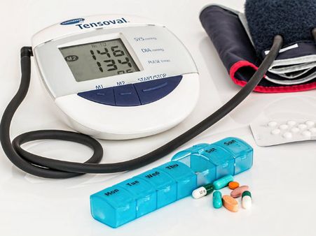 ৫. রক্তচাপ কমে: